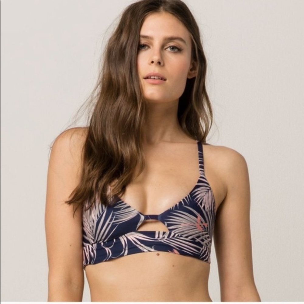 L Tavik Swim Top C1‎ 067